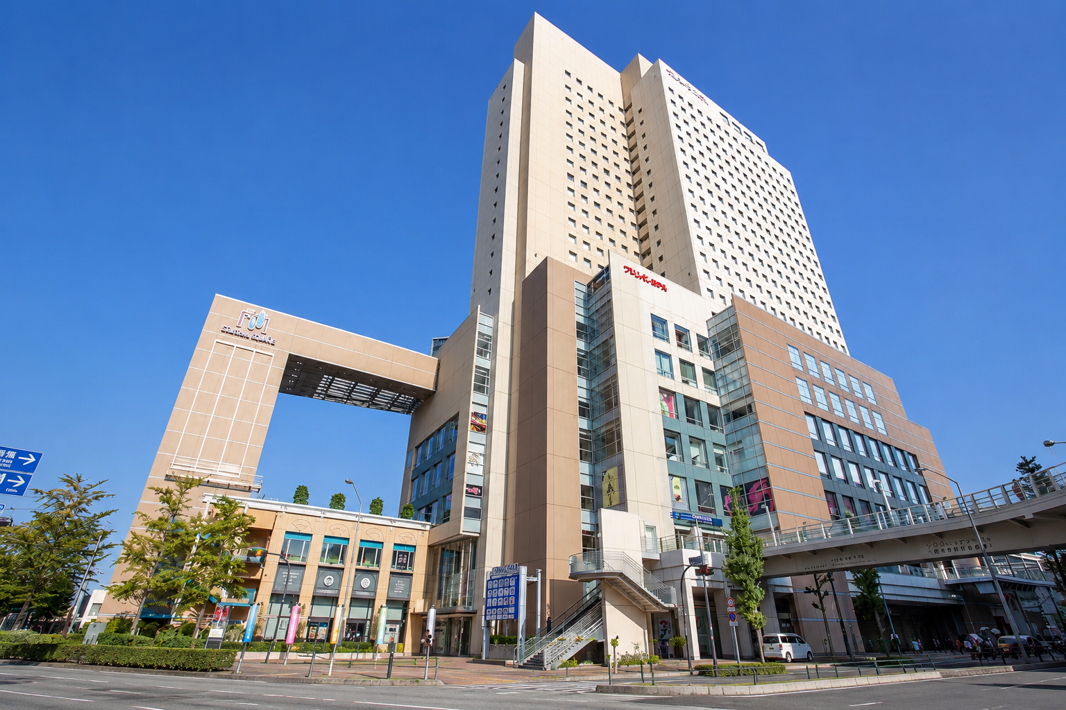 桜木町駅・クロスゲートエリアの街並み