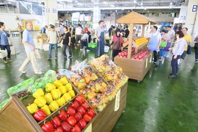 Fresh produce sales during Yokohama Market Public Open Day